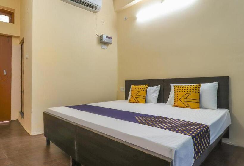 בית מלון כפרי Oyo Av Inn