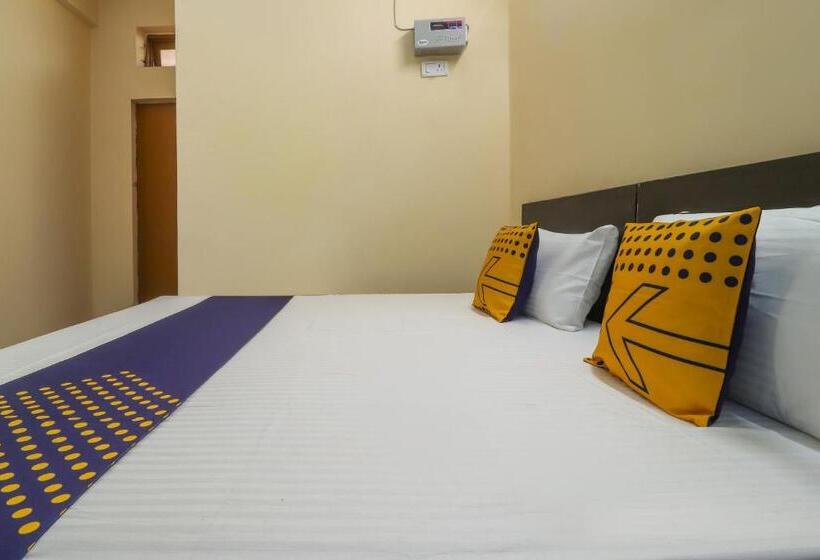 בית מלון כפרי Oyo Av Inn