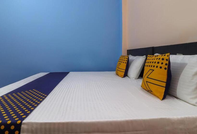 בית מלון כפרי Oyo Av Inn