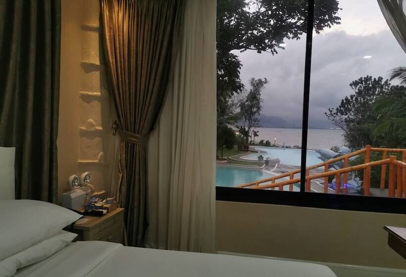 Otel Silangang Nayon