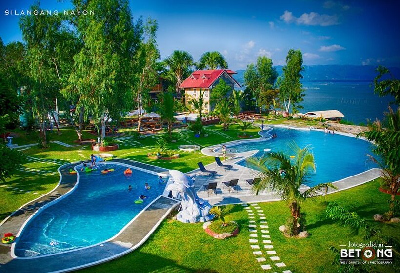 Otel Silangang Nayon