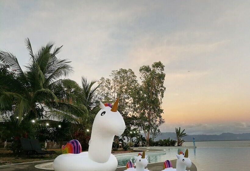 Otel Silangang Nayon