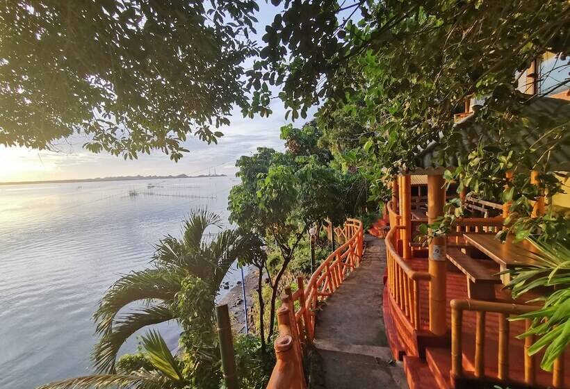 Otel Silangang Nayon