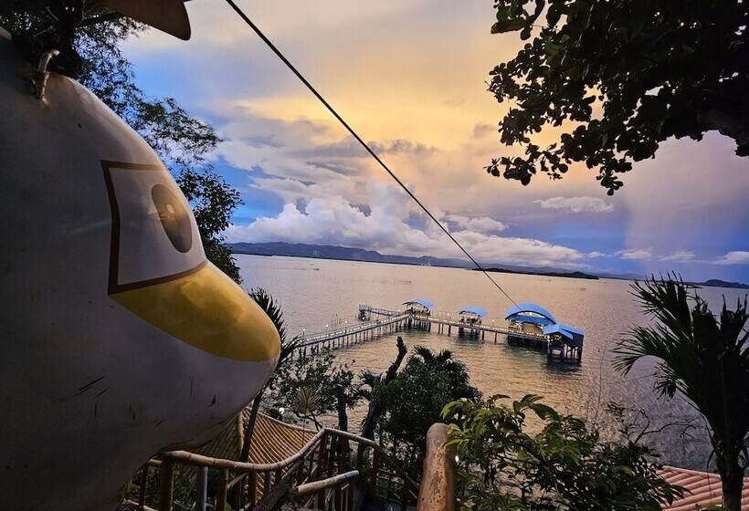 Otel Silangang Nayon