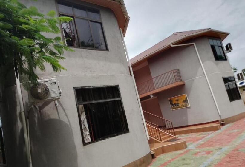 בית מלון כפרי Upendo Manyara Safari Lodge