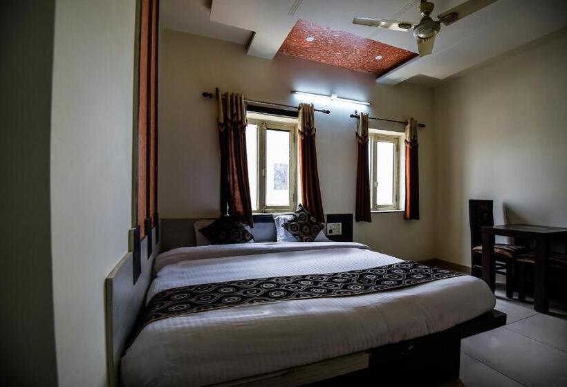 Oyo Flagship Hotel Alpine Inn