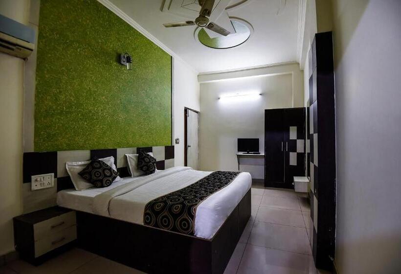 Oyo Flagship Hotel Alpine Inn