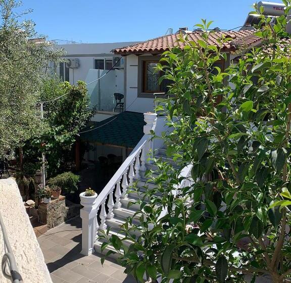 Majatalo Oxhaku Guest House