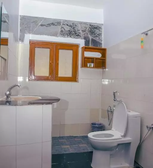 Roamers Inn Hostel