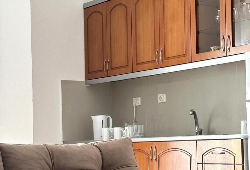 تختخواب و صبحانه Kel Rooms