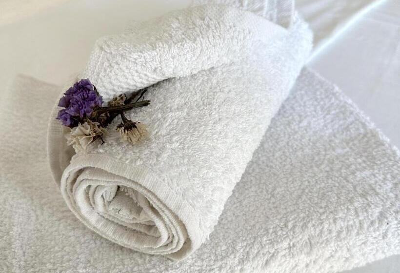 تختخواب و صبحانه Kel Rooms