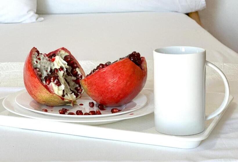 تختخواب و صبحانه Kel Rooms