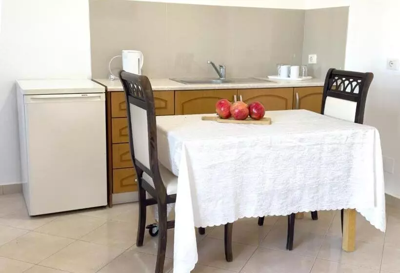 Aamiaismajoitus (B&B) Kel Rooms