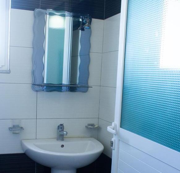 تختخواب و صبحانه Kel Rooms