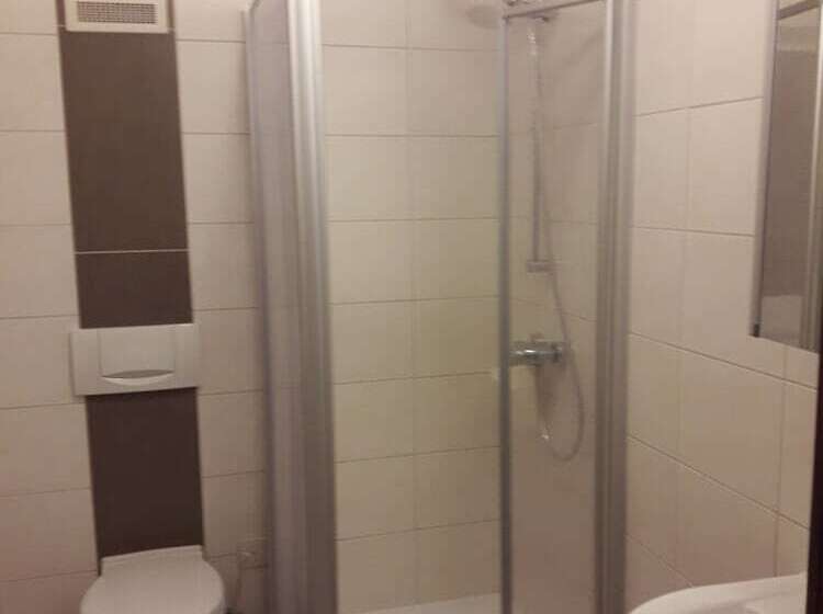 Hotelli Gasthof Pension Grüne Au