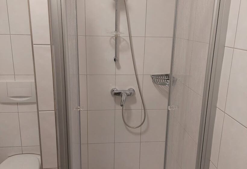 Hotelli Gasthof Pension Grüne Au