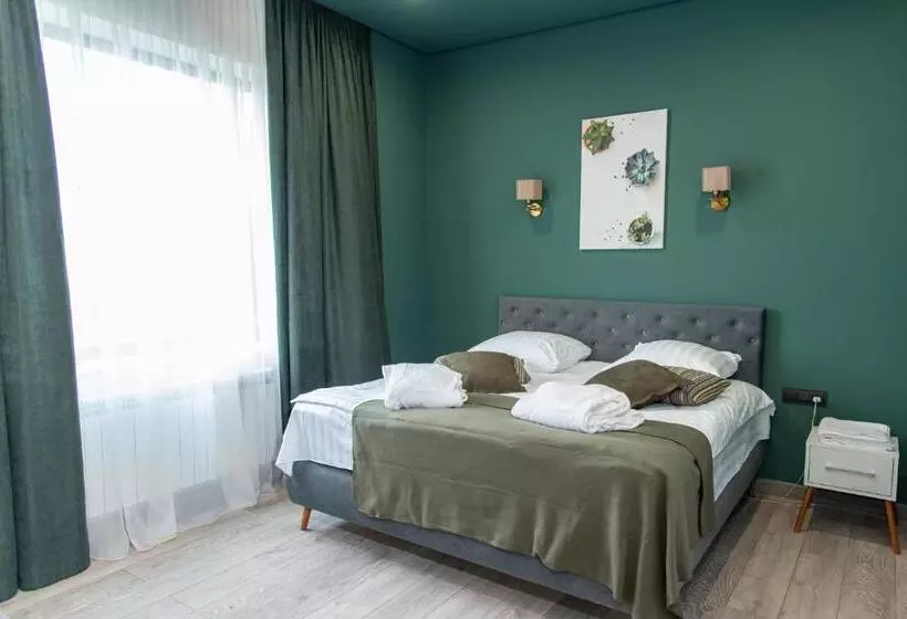 ペンション Aparan Guest House