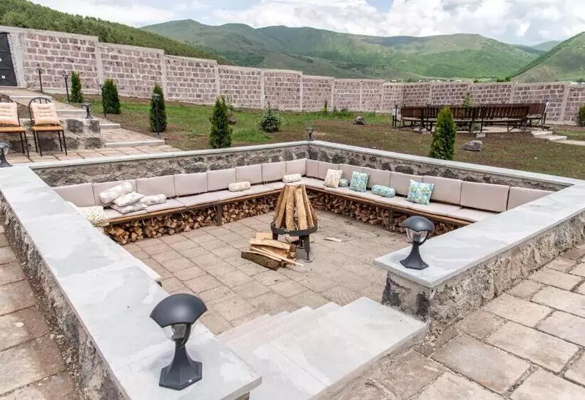 ペンション Aparan Guest House