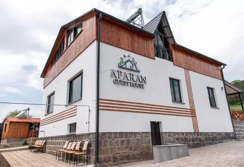 ペンション Aparan Guest House