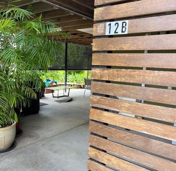 Пансион Cooloola Cove Hideaway