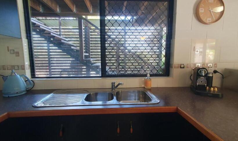 Пансион Cooloola Cove Hideaway