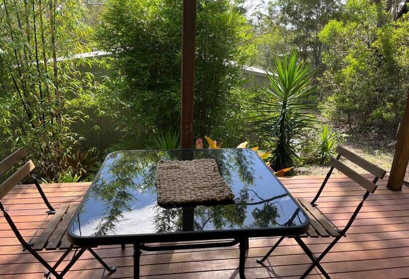 Пансион Cooloola Cove Hideaway