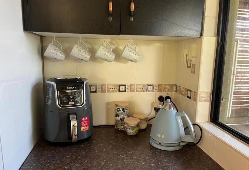 Пансион Cooloola Cove Hideaway