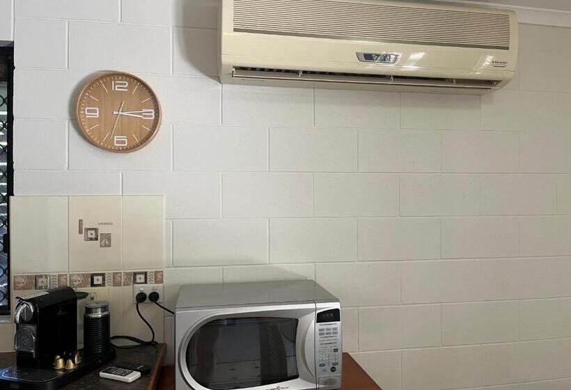 Пансион Cooloola Cove Hideaway