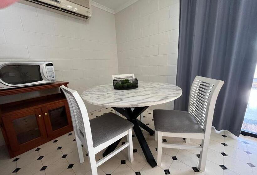 Пансион Cooloola Cove Hideaway