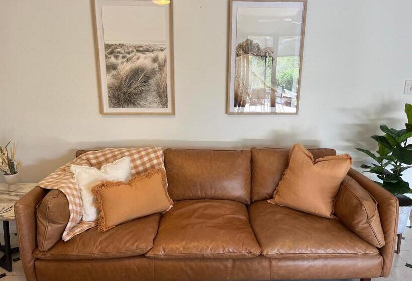 Пансион Cooloola Cove Hideaway