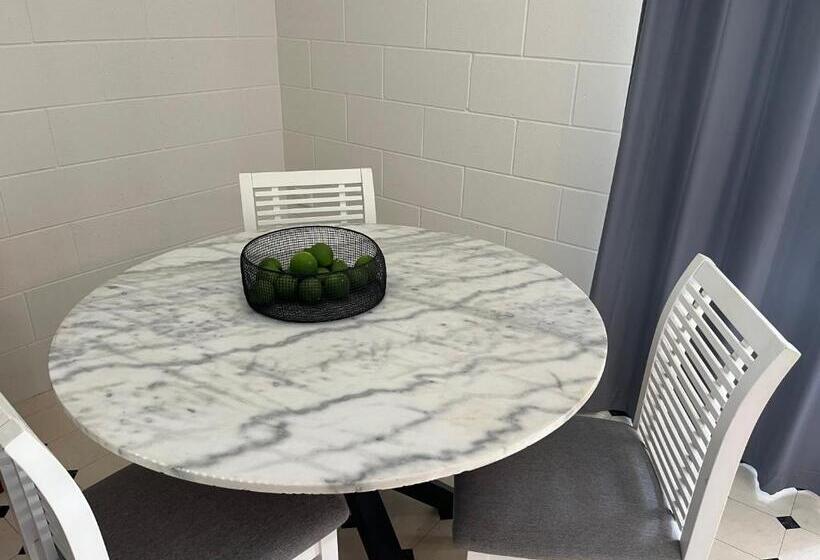 Пансион Cooloola Cove Hideaway