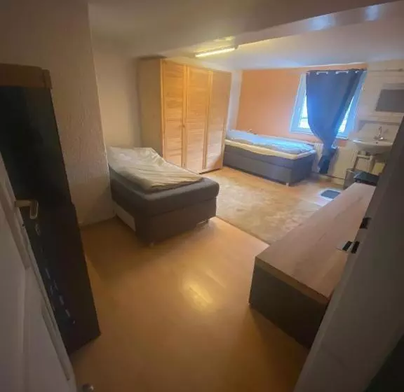 Majatalo Einfache Schlafmöglichkeit Mit Gemeinschaftsküche Und Bad