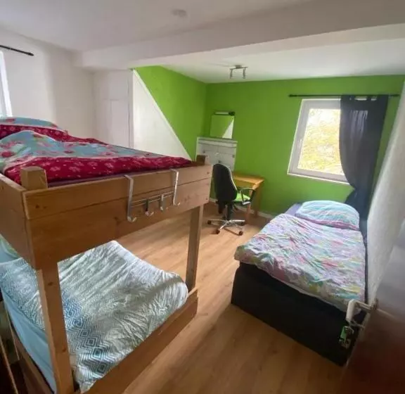 Majatalo Einfache Schlafmöglichkeit Mit Gemeinschaftsküche Und Bad