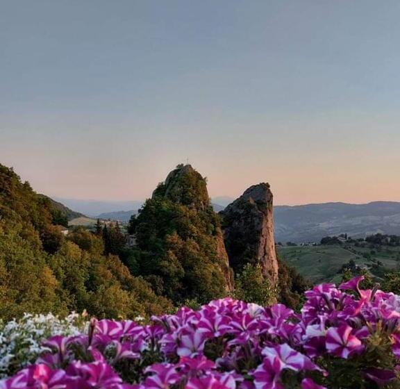 Schronisko Casa Del Viandante Borgo Dei Sassi Di Roccamalatina