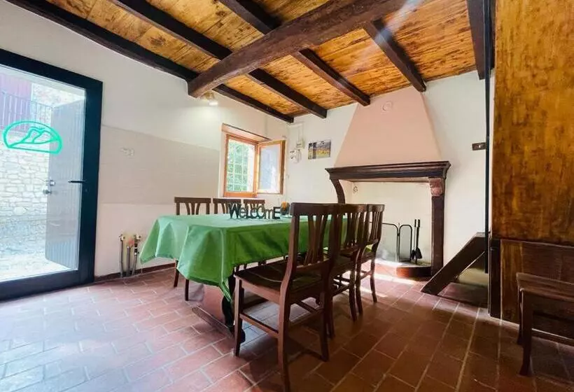 ユースホステル Casa Del Viandante Borgo Dei Sassi Di Roccamalatina