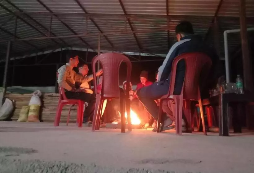 Hotelli Himalayan Hill Top Resort