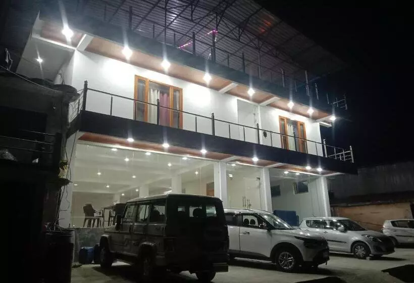 Hotelli Himalayan Hill Top Resort