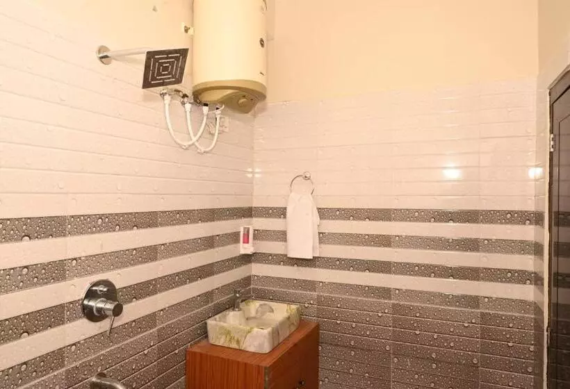 Hotelli Himalayan Hill Top Resort