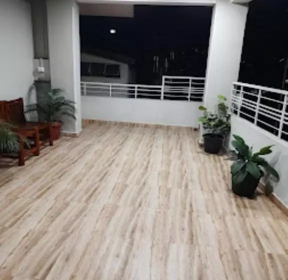 Hotelli Lavisto , Kohima