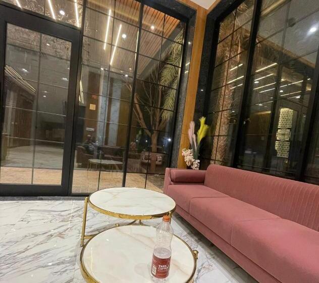 Отель Three Seasons