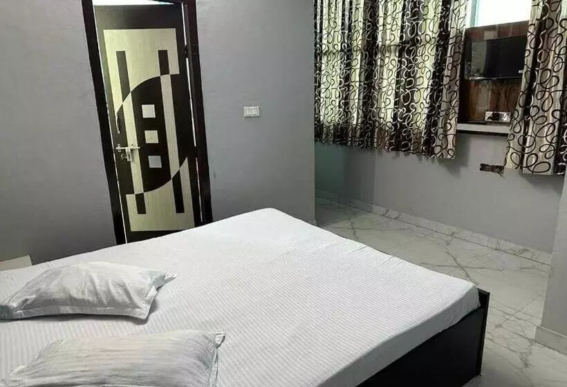 Oyo Hotel Raj Mahal