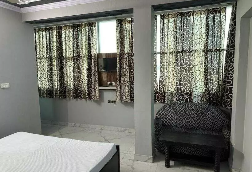 Oyo Hotel Raj Mahal