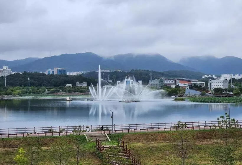 ペンション 경산호수뷰 미드센추리&워케이션 3베드