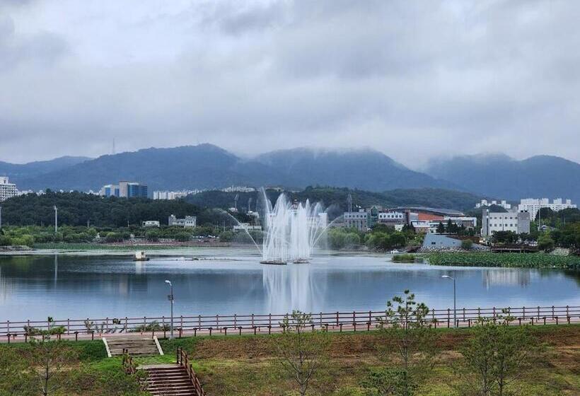 Пансион 경산호수뷰 미드센추리&워케이션 3베드