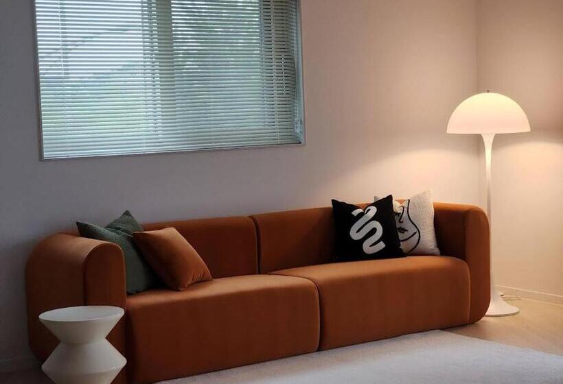 Пансион 경산호수뷰 미드센추리&워케이션 3베드