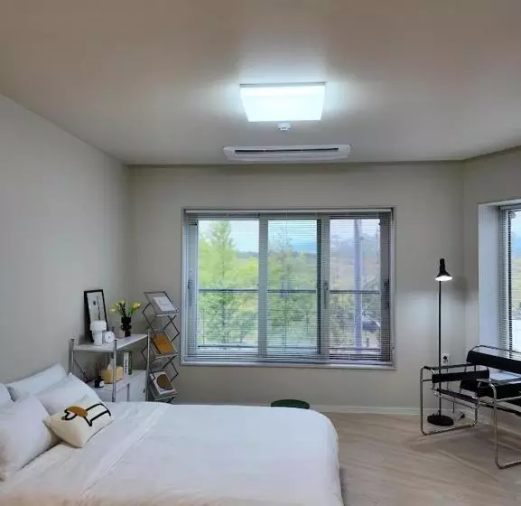 ペンション 경산호수뷰 미드센추리&워케이션 3베드