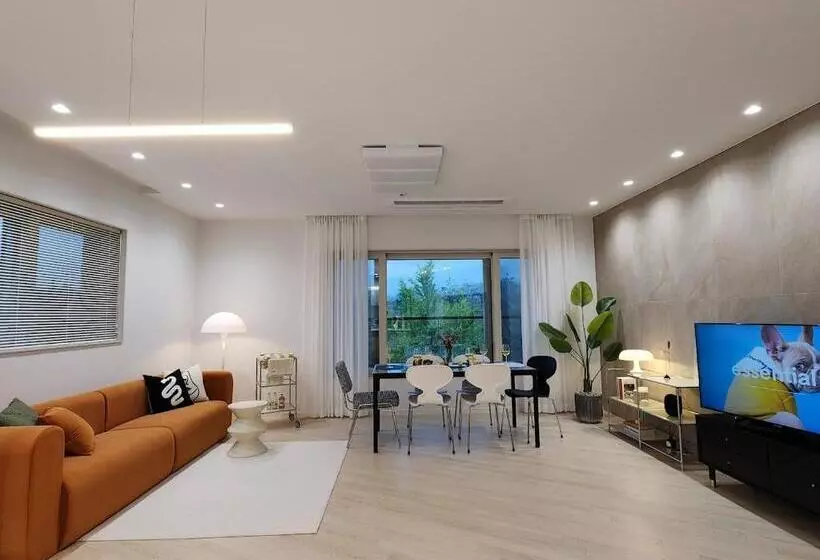 ペンション 경산호수뷰 미드센추리&워케이션 3베드