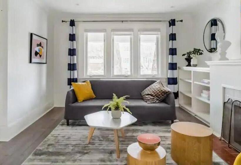 Pensionat Double Bedroom On Up Or 3 Bedrooms In Basement Near Eglinton Subway Station