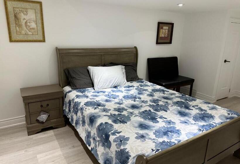 Pensionat Double Bedroom On Up Or 3 Bedrooms In Basement Near Eglinton Subway Station