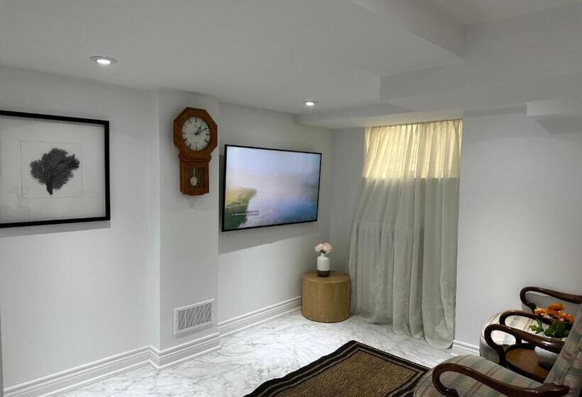 Pensionat Double Bedroom On Up Or 3 Bedrooms In Basement Near Eglinton Subway Station